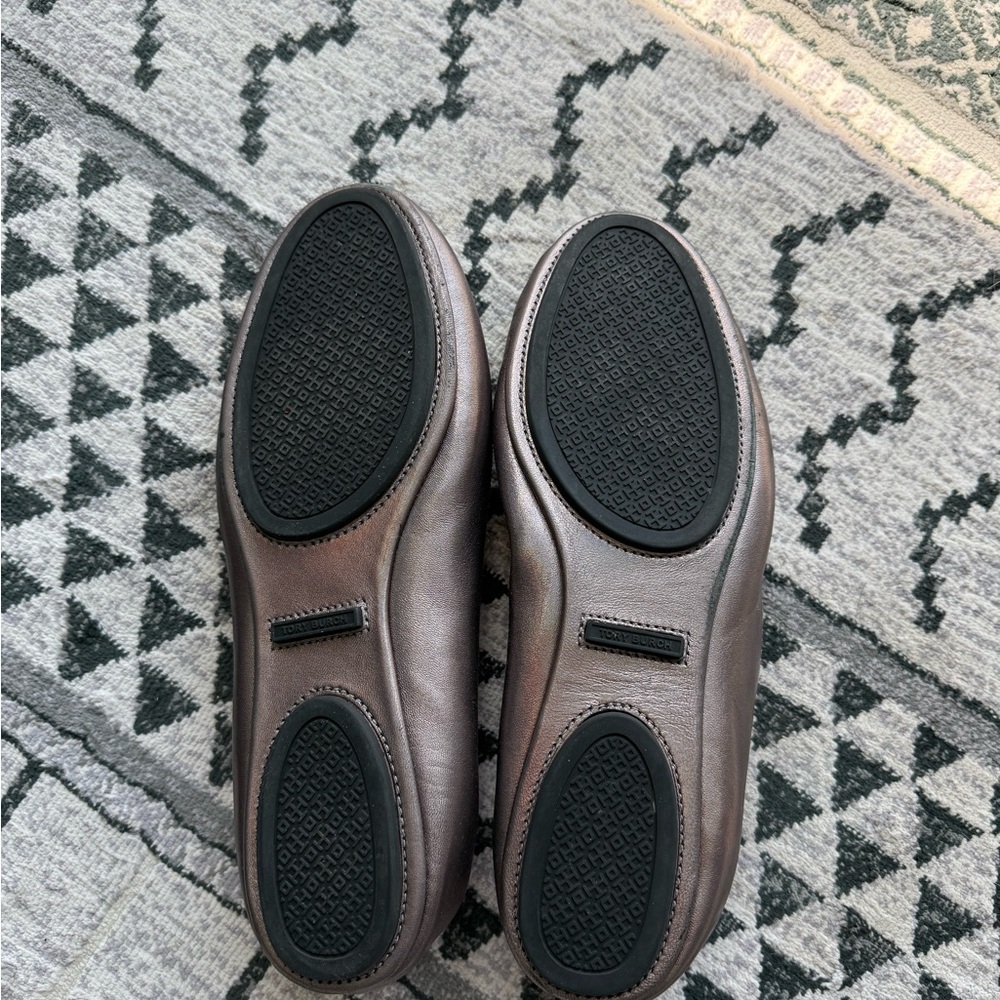 Tory Burch Metallic Pewter Logo Ballet Flats - Picture 2 of 2